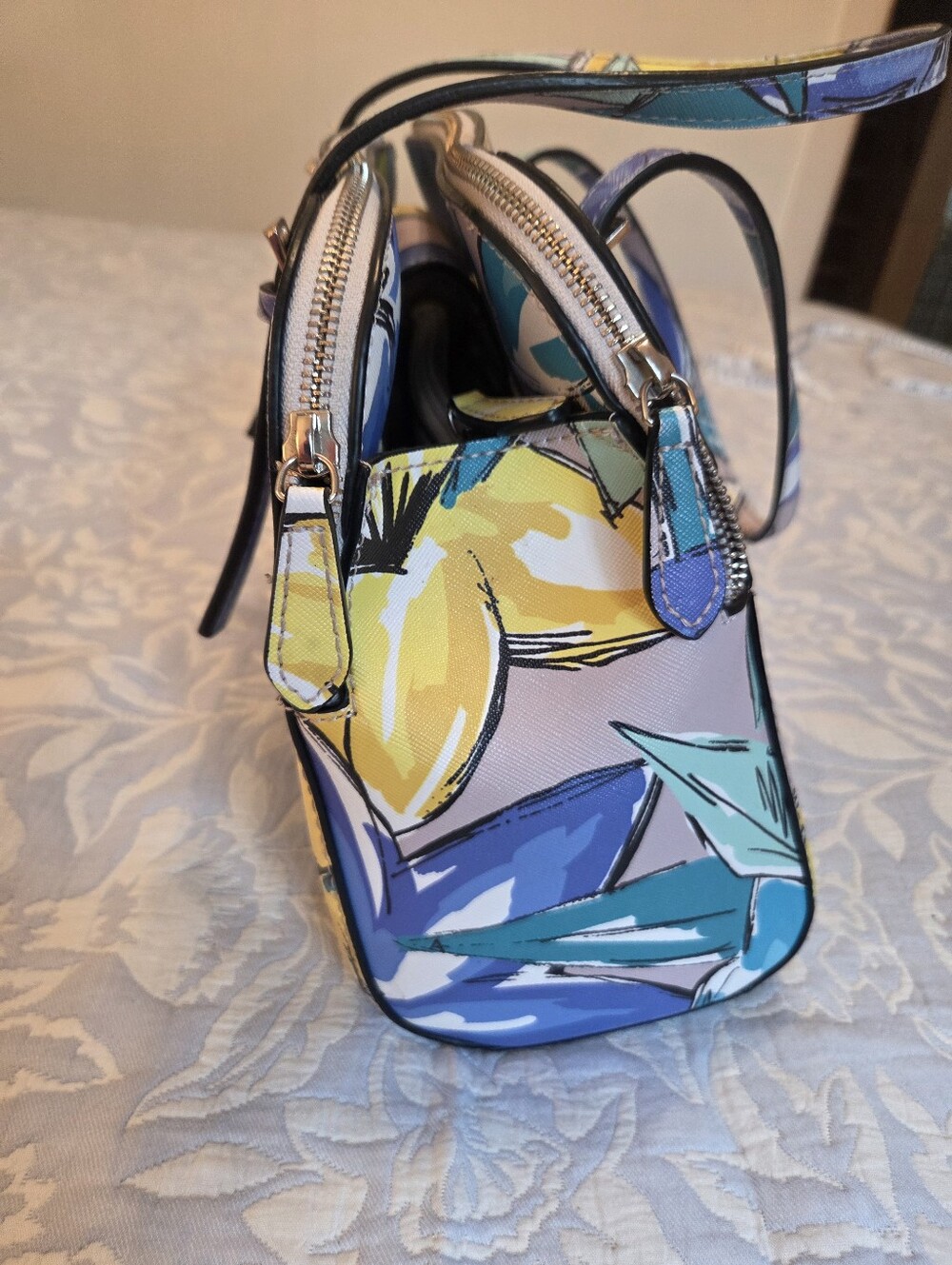 GUESS bright Floral Satchel - Picture 7 of 8